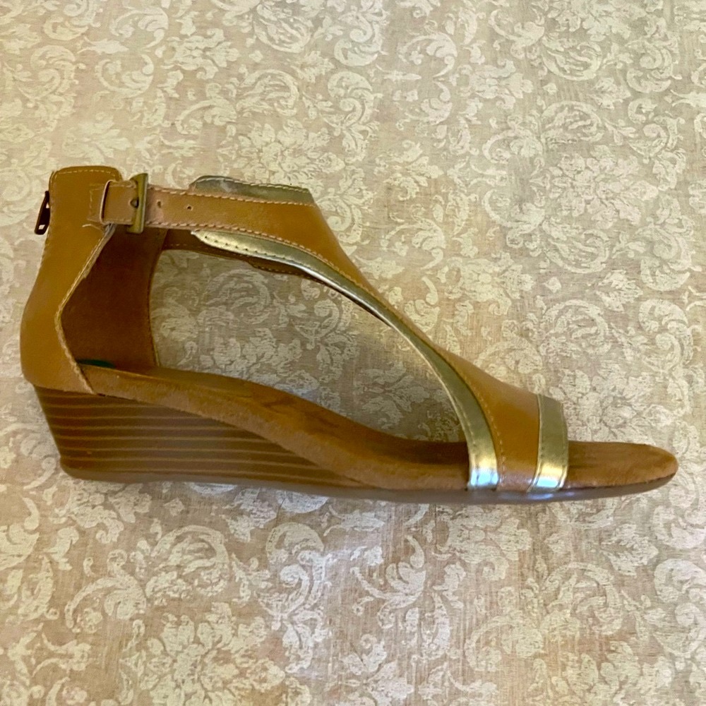 ✅🆕 Aerosoles heel test tan with gold trim sandel/ shoes - Picture 5 of 12